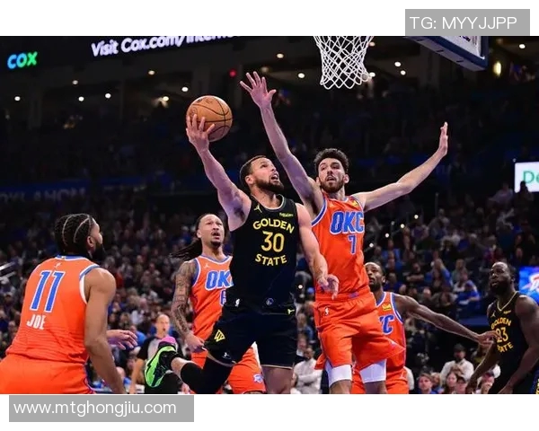 勇士与雷霆苦战四节，后者全队贡献出色